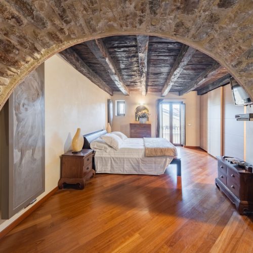 Dimora Paradiso - Camera Queen con balcone 1