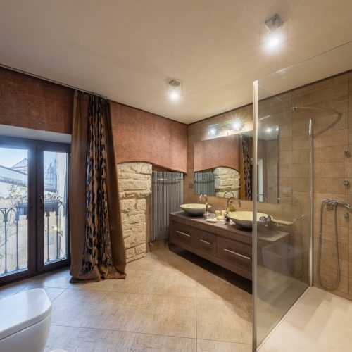 Dimora Paradiso - Camera Queen con balcone 3_